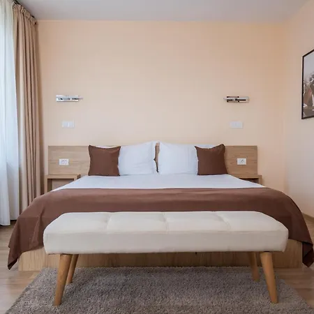 Guest house Roots Redwood *