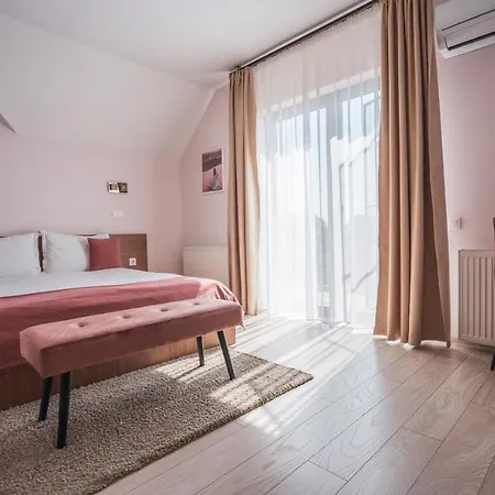 Guest house Roots Redwood Brasov